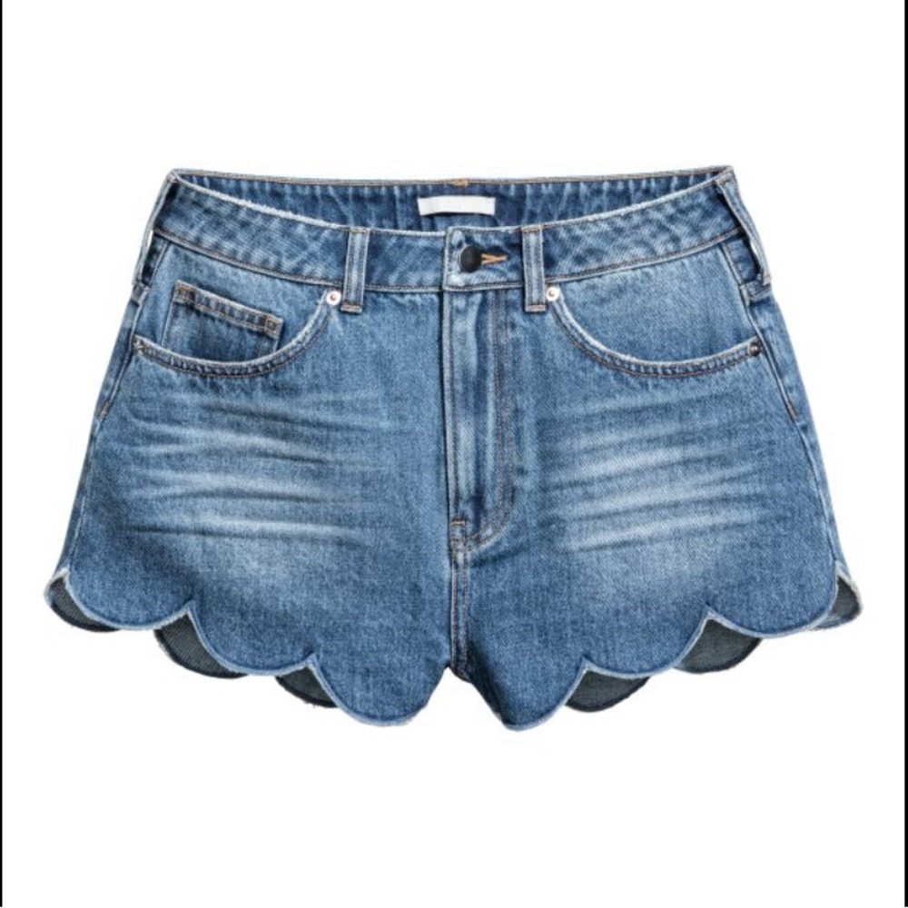 🌸(3/$20) H&M Denim scallop hemmed shorts